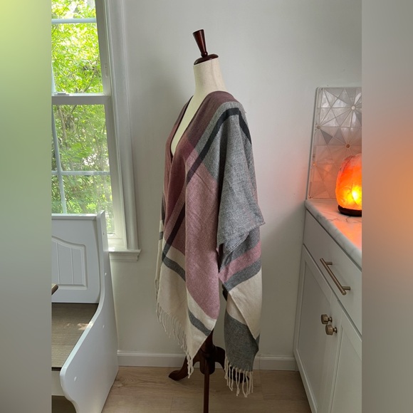 NWT Three Dots Cashmere/Wool Blend Celine Burgundy Plaid Blanket Scarf Poncho - Picture 3 of 12